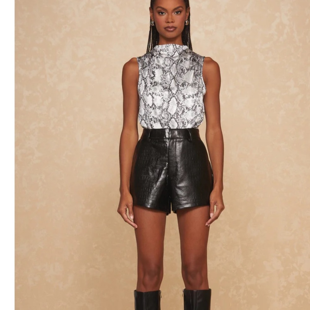 Black Faux Leather Short Noli Sz 16